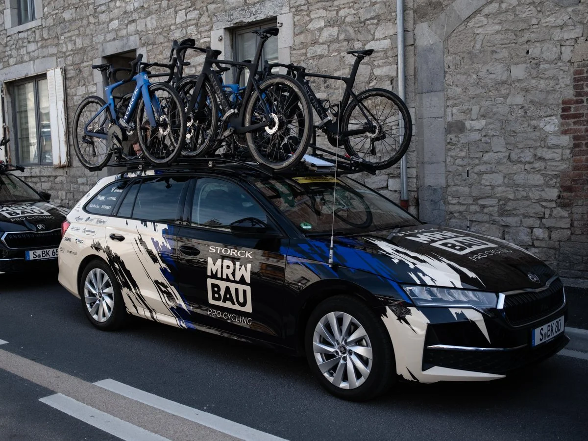 Teamfahrzeug mit Storck Rennrädern